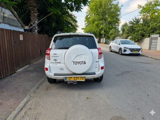 טויוטה RAV4