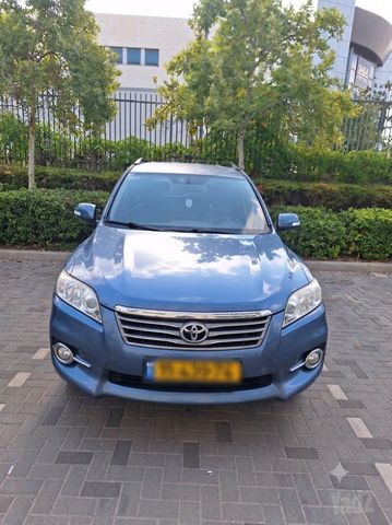 טויוטה RAV4