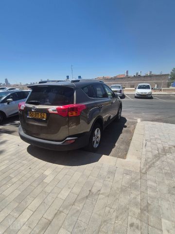 טויוטה RAV4