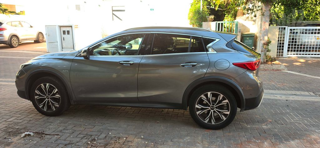 מודעת רכב אינפיניטי QX30