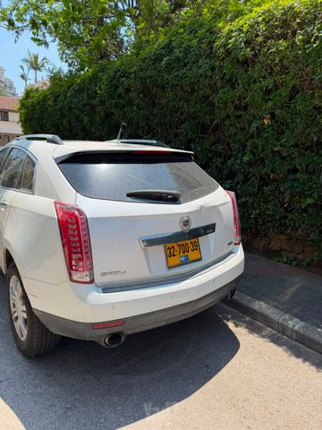 קאדילק SRX
