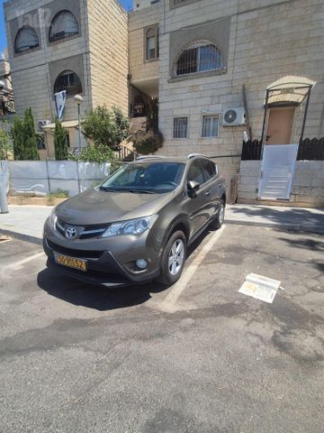 טויוטה RAV4