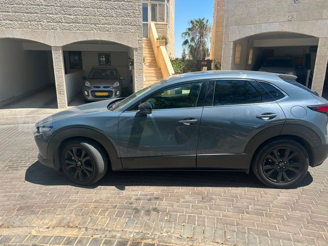 מודעת רכב מאזדה CX-30