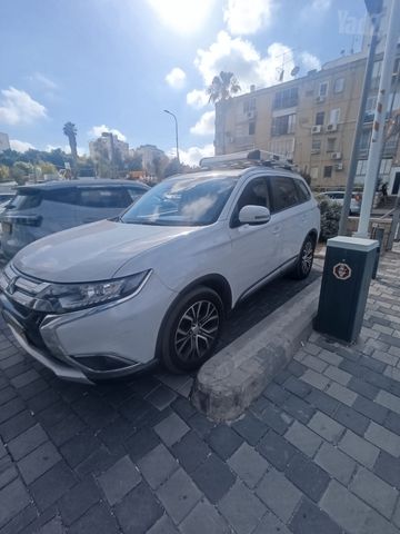 מיצובישי אאוטלנדר
