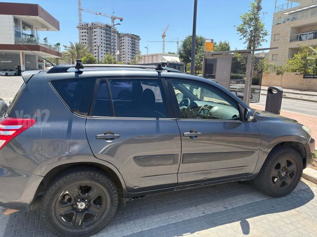 טויוטה RAV4
