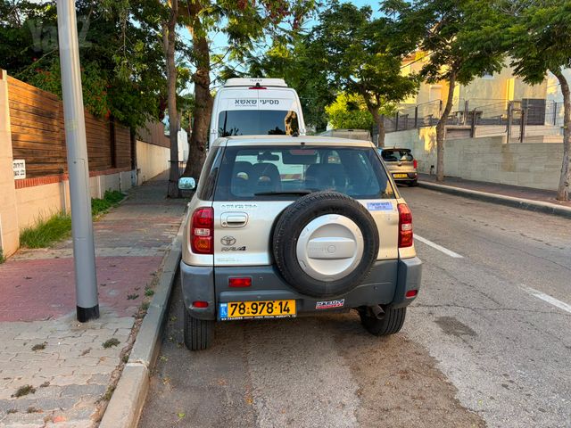 טויוטה RAV4