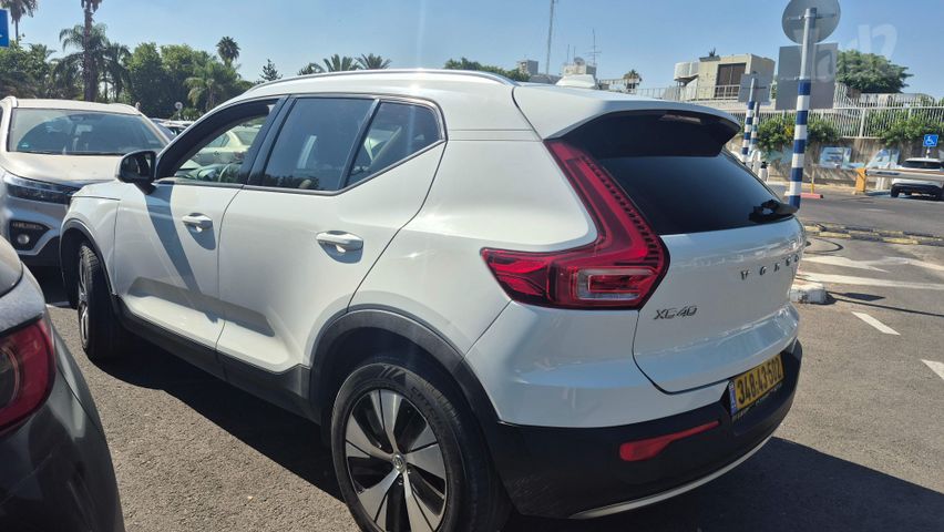 וולוו XC40