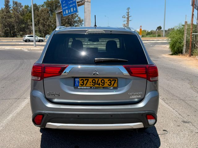 מיצובישי אאוטלנדר