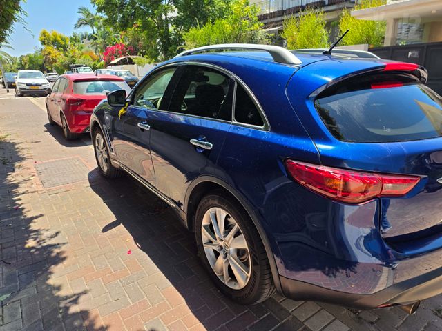 אינפיניטי QX70