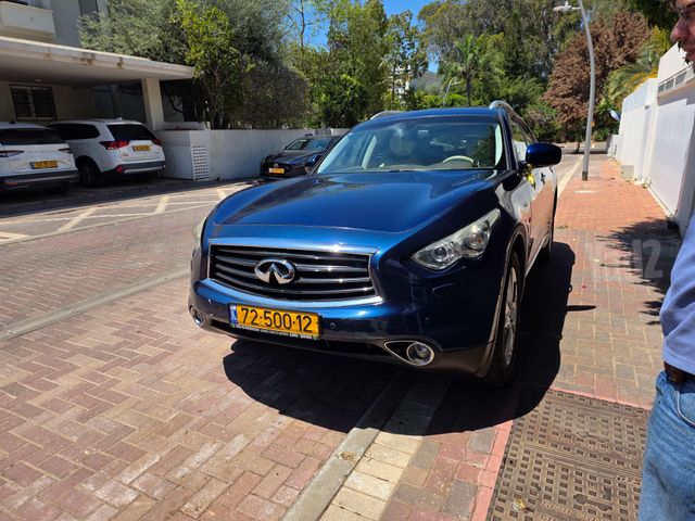 אינפיניטי QX70
