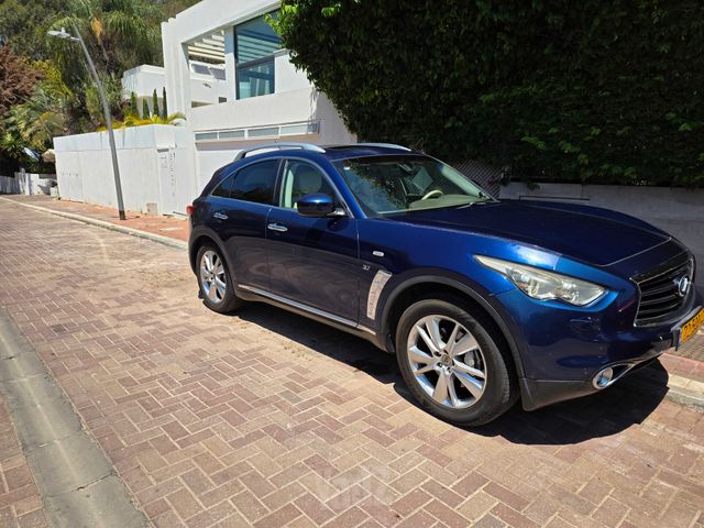 אינפיניטי QX70