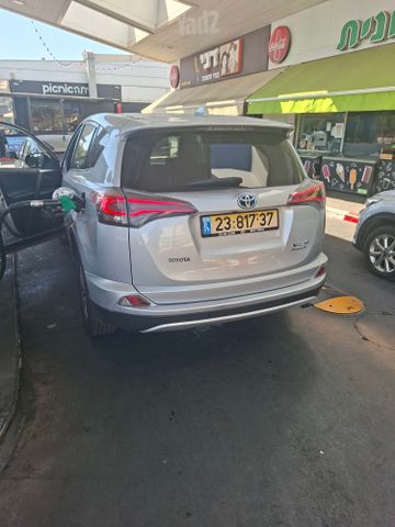 טויוטה RAV4
