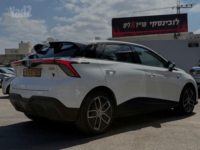 אם ג'י MG4