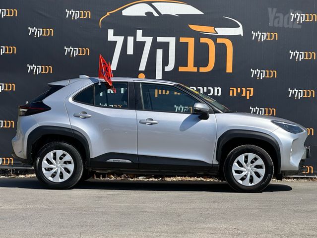 טויוטה יאריס קרוס