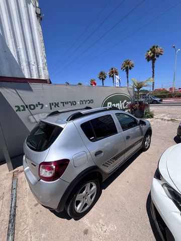 דאצ'יה סנדרו Stepway