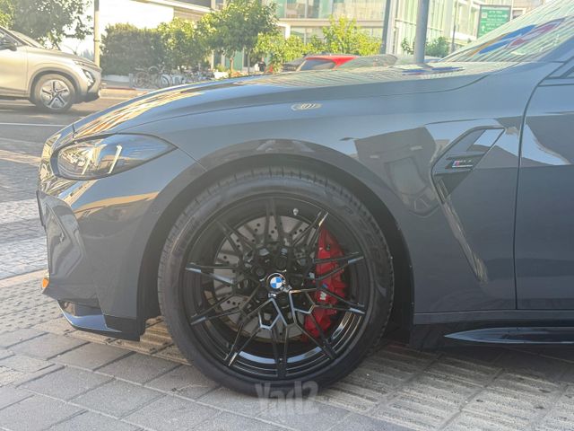 ב מ וו M4
