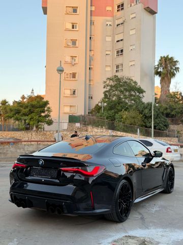 ב מ וו M4