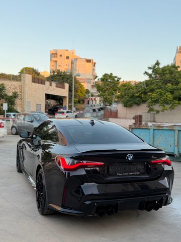 ב מ וו M4