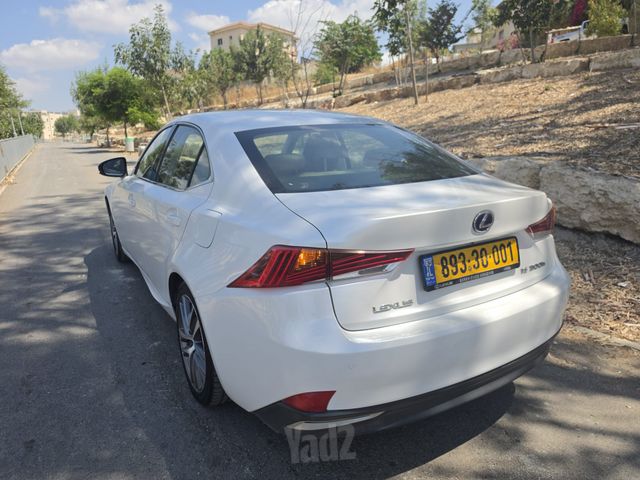 לקסוס IS