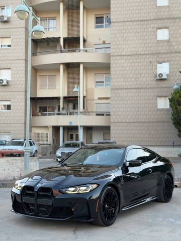 ב מ וו M4
