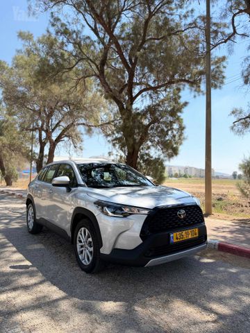 מודעת רכב טויוטה קורולה קרוס