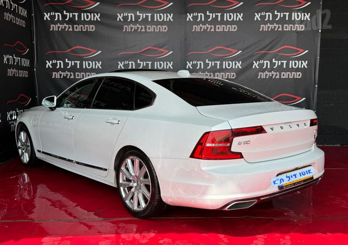 וולוו S90