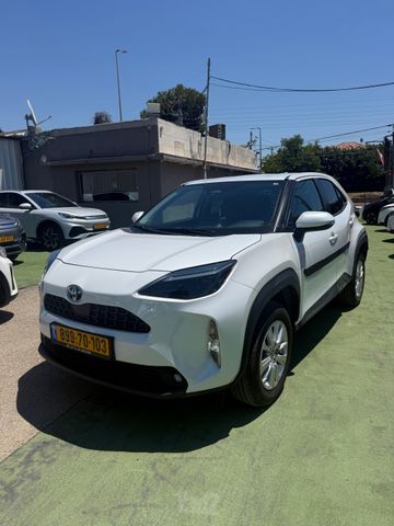 מודעת רכב טויוטה יאריס קרוס