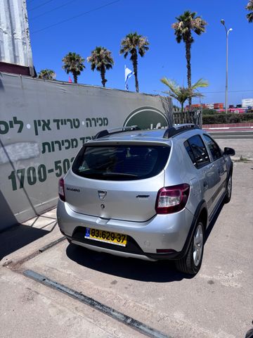 דאצ'יה סנדרו Stepway