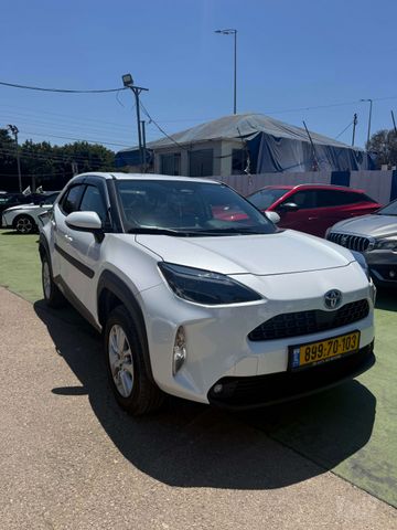 טויוטה יאריס קרוס