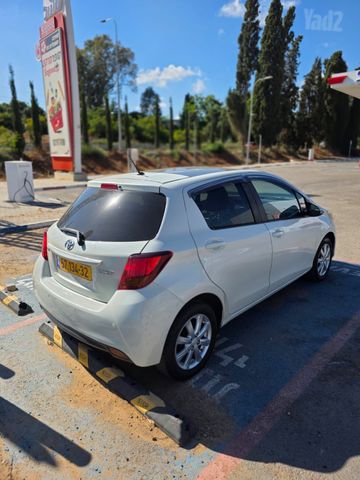 טויוטה יאריס
