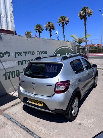 דאצ'יה סנדרו Stepway