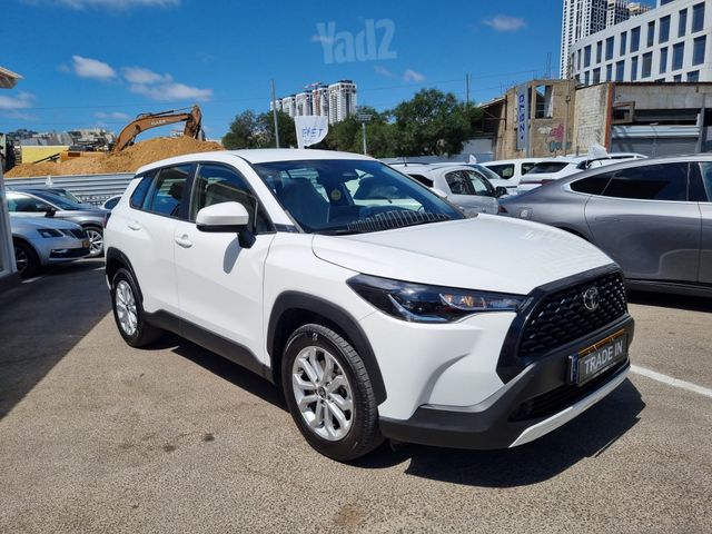 מודעת רכב טויוטה קורולה קרוס 1