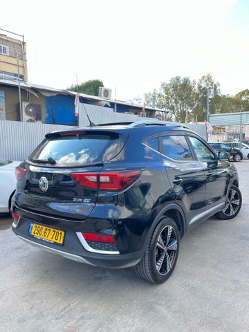 אם ג'י ZS