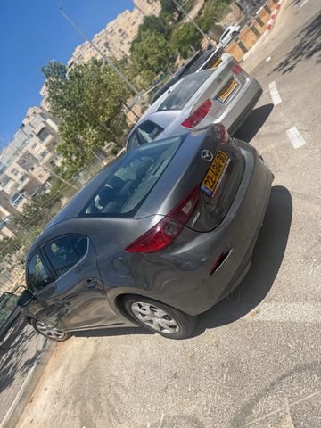 מודעת רכב מאזדה 3
