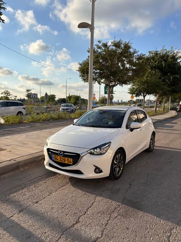 מודעת רכב מאזדה 2