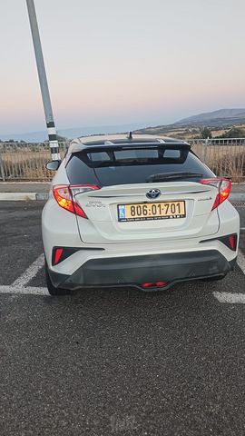 מודעת רכב טויוטה C-HR