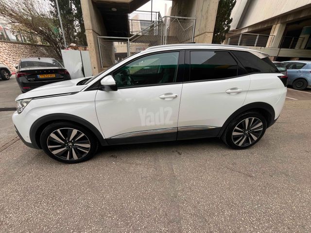פיג'ו 3008