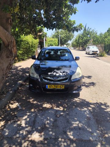 סובארו B4/לגאסי
