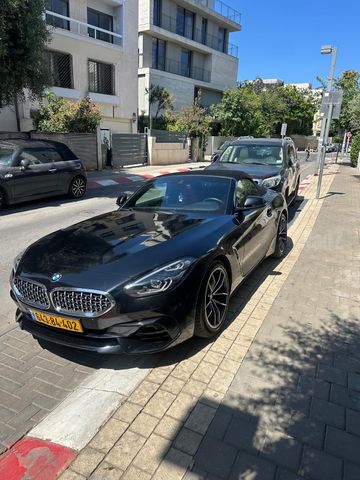 ב מ וו Z4