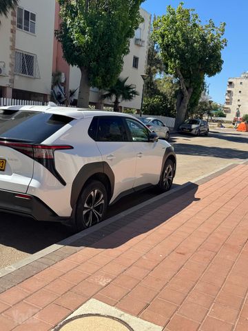 טויוטה bZ4X