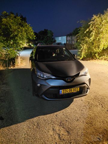 מודעת רכב טויוטה C-HR