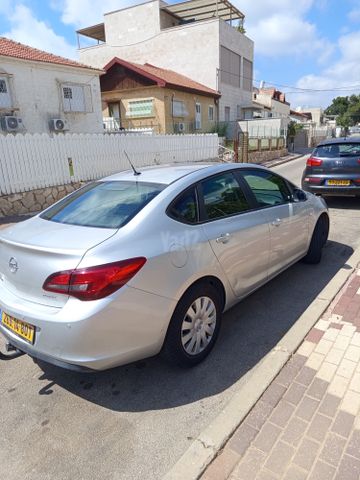 אופל אסטרה