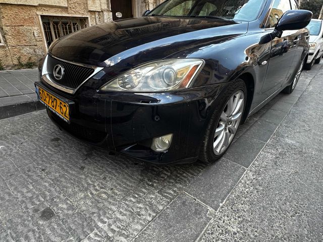 לקסוס IS