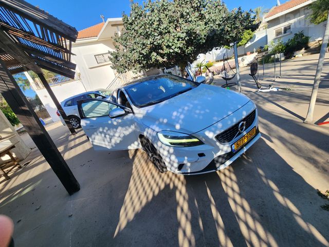 וולוו V40