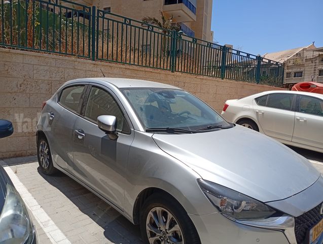מודעת רכב מאזדה 2