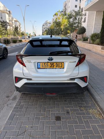 מודעת רכב טויוטה C-HR
