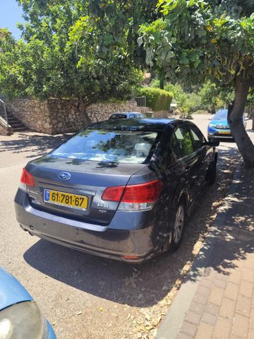 סובארו B4/לגאסי