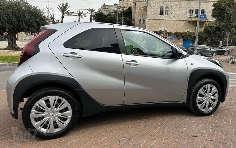טויוטה אייגו X