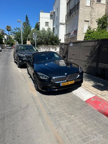 ב מ וו Z4