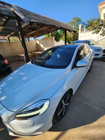 וולוו V40